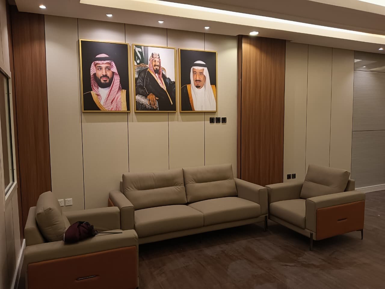 أعمال تجديد داخلي لمكتب رئيسي في الرياض